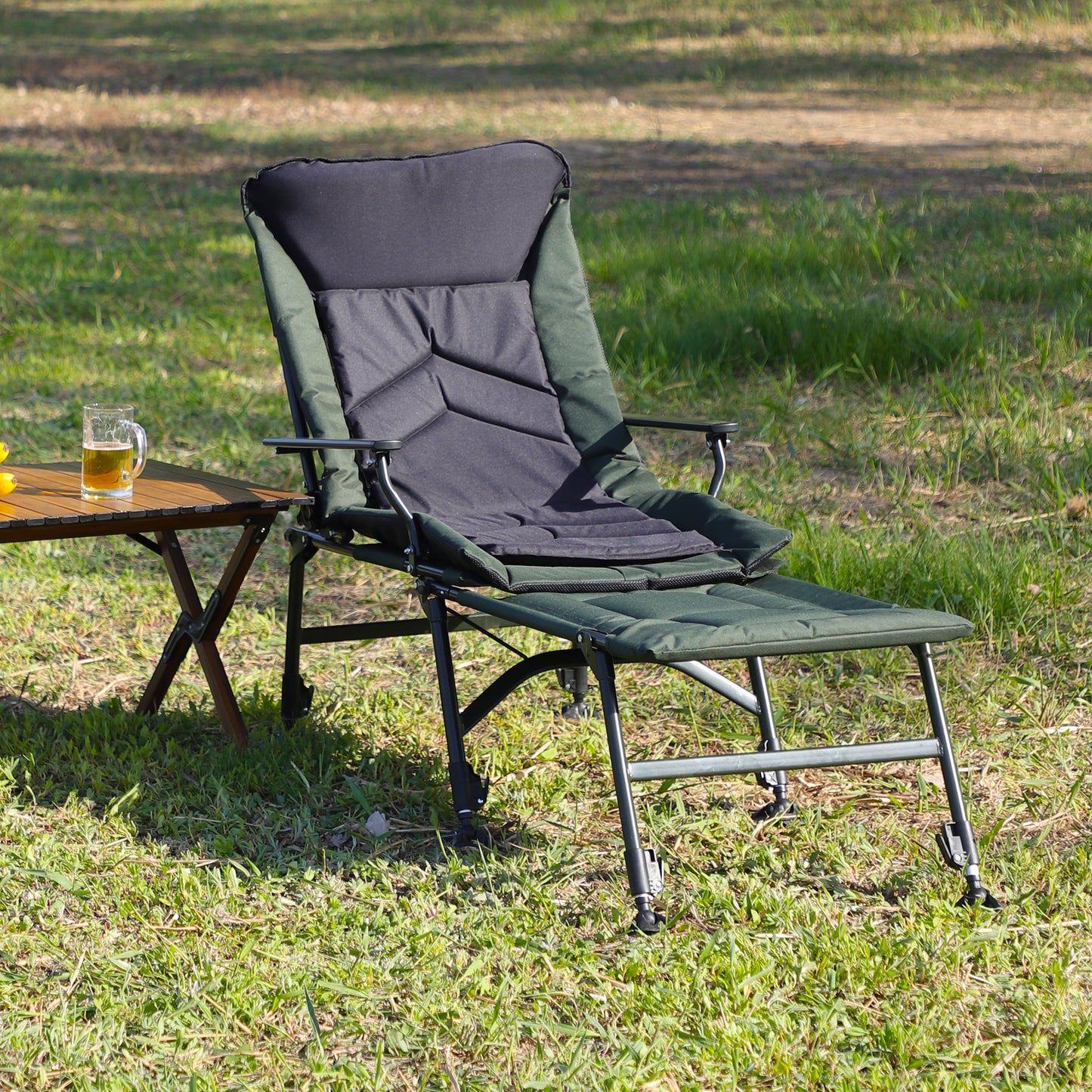Camping Lounge Chair with Detachable Footrest, Portable Folding Reclining Camping Chair with Adjustable backrest for Indoor and Outdoor Camping Beach Hiking Fishing, Green+black