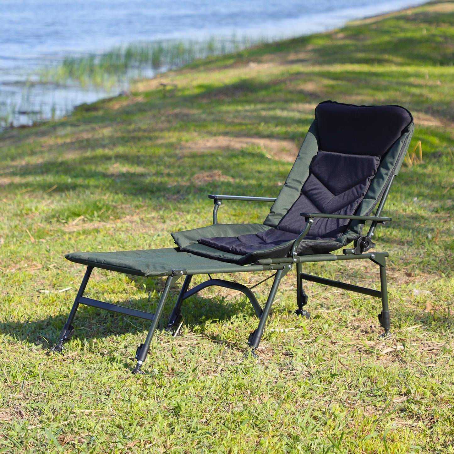 Camping Lounge Chair with Detachable Footrest, Portable Folding Reclining Camping Chair with Adjustable backrest for Indoor and Outdoor Camping Beach Hiking Fishing, Green+black