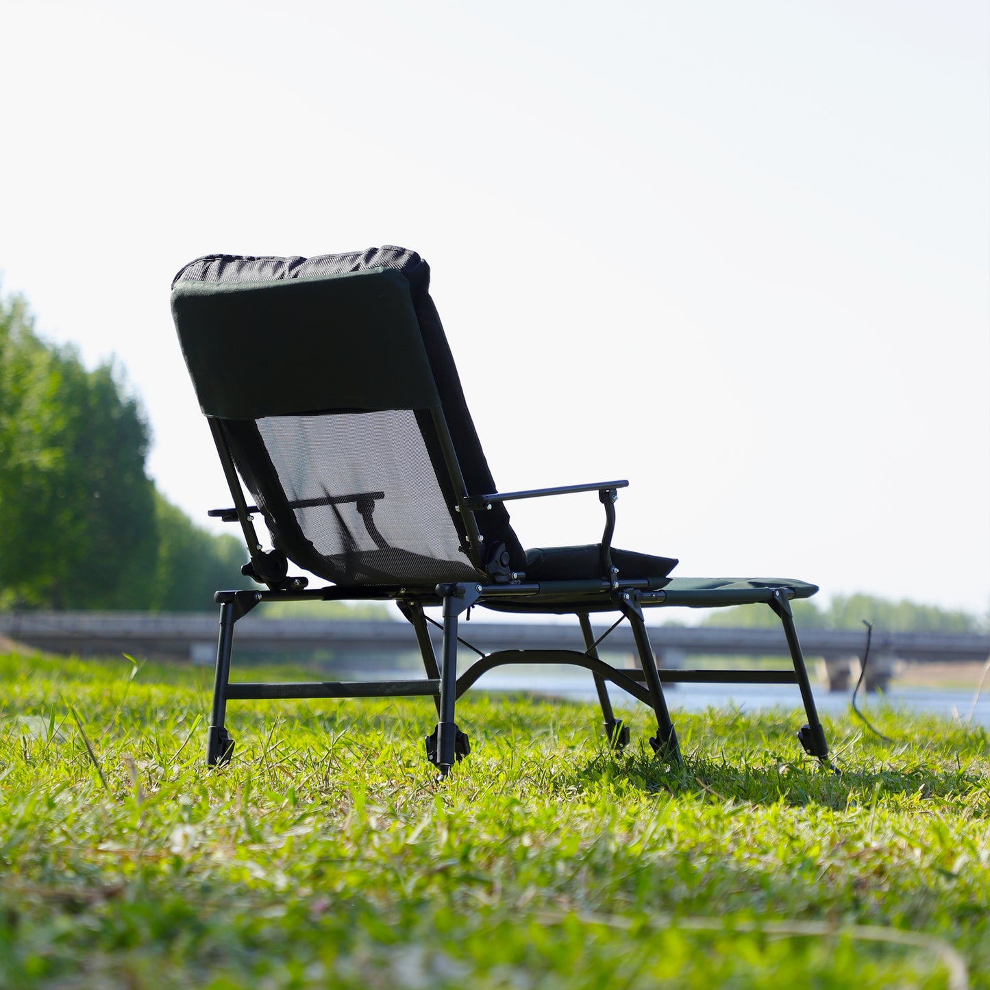 Camping Lounge Chair with Detachable Footrest, Portable Folding Reclining Camping Chair with Adjustable backrest for Indoor and Outdoor Camping Beach Hiking Fishing, Green+black